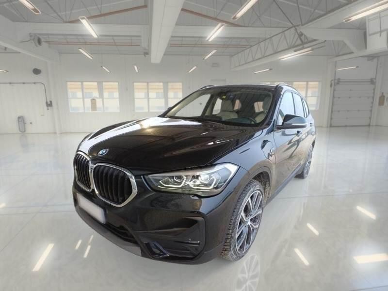 BMW X1            (F48)