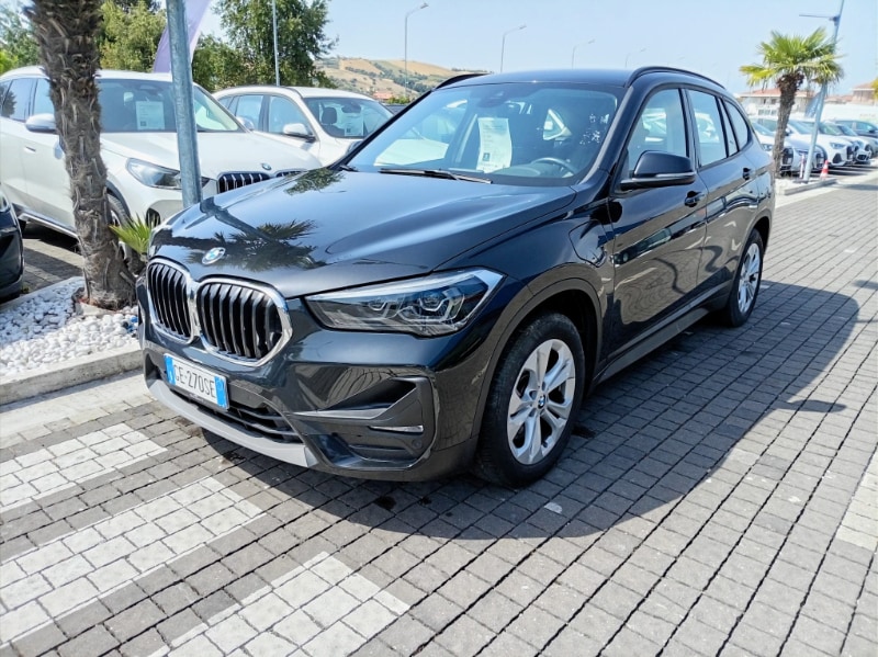 BMW X1            (F48)